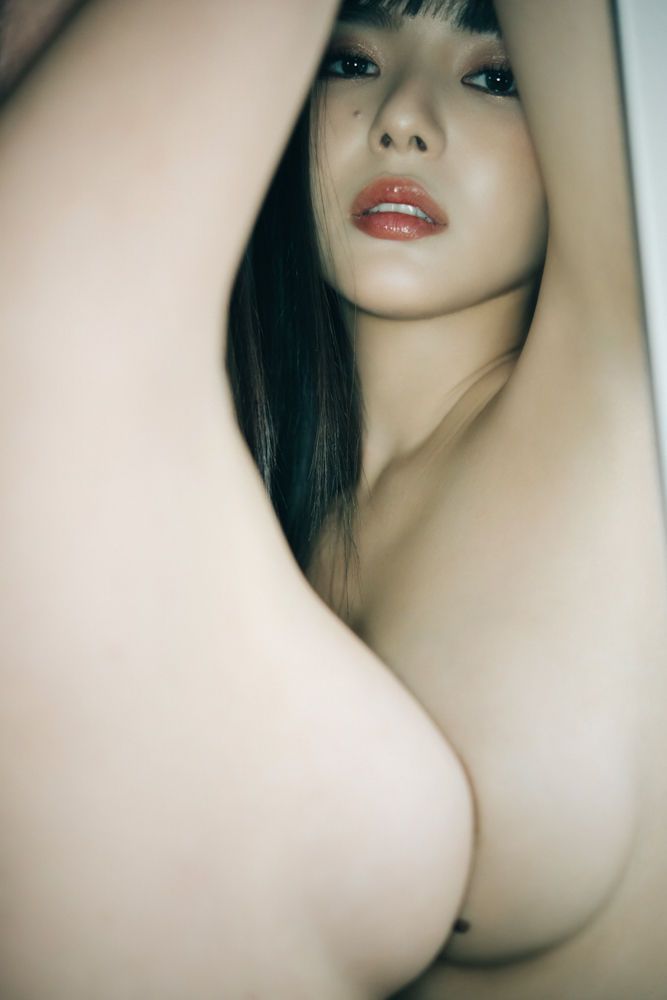 손브라 언더붑 가슴에 매력점 일본 모델 EIMI