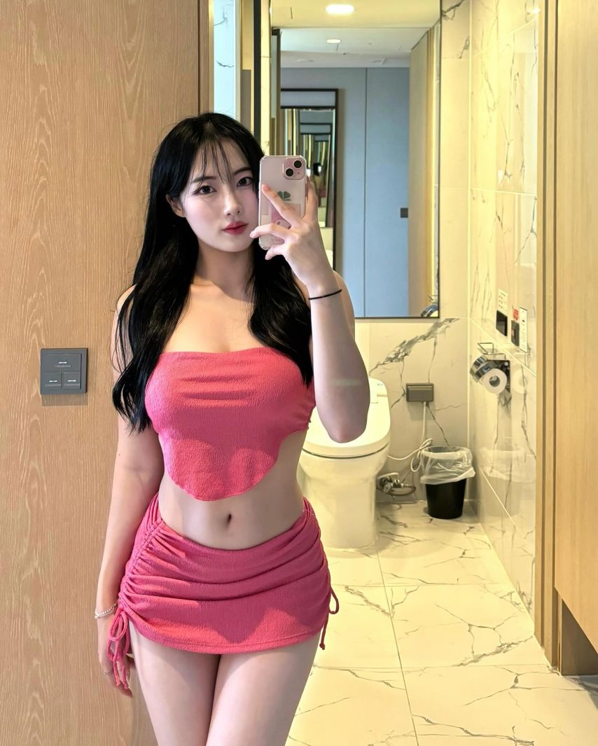 박민서 핑크 수영복