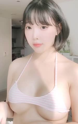 강인경 꼭지에 걸친 초미니 언더붑 비키니